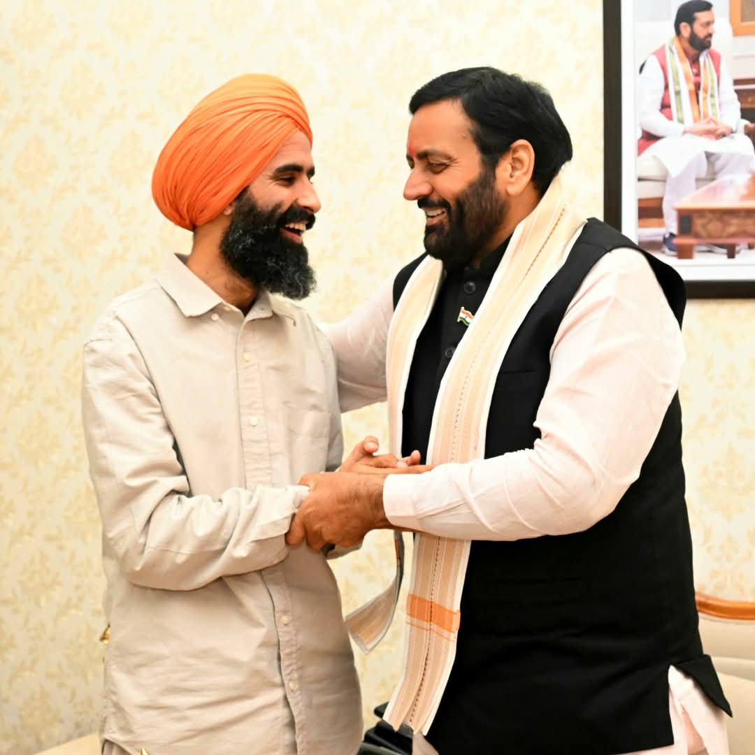 पंजाबी सिंगर कंवर ग्रेवाल की CM सैनी से मुलाकात, क्या पंजाब में पक रही नई सियासी खिचड़ी?