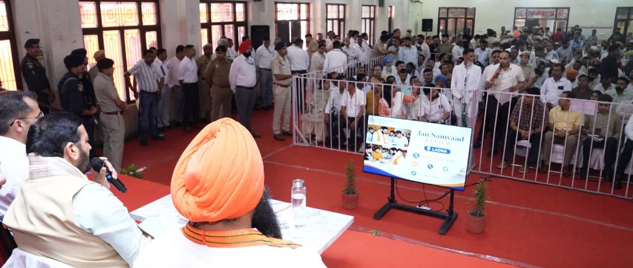 CM ने अपने हलके में सुनी जनशिकायतें: रास्ते में खंभे-ट्रांसफार्मर लगाने वाले SDO पर कार्रवाई, धमकी देने वालों पर केस के निर्देश