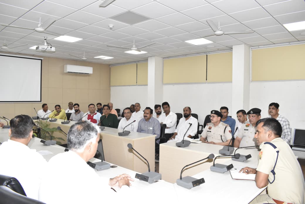 चरखी दादरी: पुलिस प्रशासन और व्यापारियों की बैठक, एसपी लोगेश कुमार ने दिए खास निर्देश