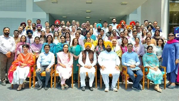 पंजाब के 72 सरकारी शिक्षक फिनलैंड रवाना, शिक्षा सुधार पर सीएम भगवंत मान का बड़ा फोकस