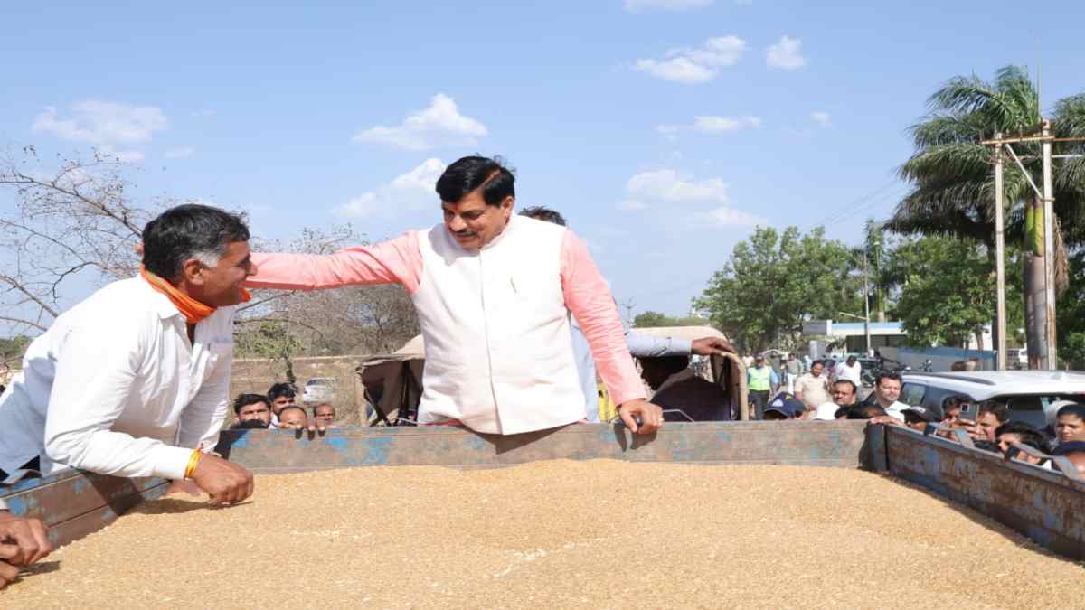 फिर अचानक गेहूं उपार्जन केंद्र पहुंचे सीएम डॉ. मोहन, रिलीज किया वेयरहाउस की क्षमता बढ़ाने का ऑर्डर