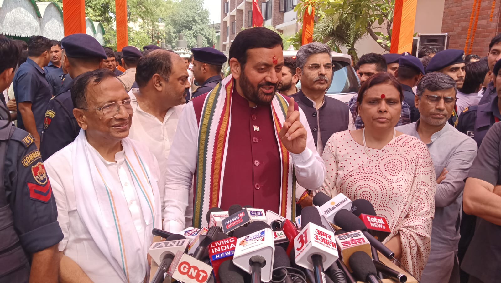 हरियाणा में प्रदूषण मुक्त सफर: सीएम सैनी ने 80 इलेक्ट्रिक बसों को दिखाई हरी झंडी, छात्रों को निशुल्क सुविधा