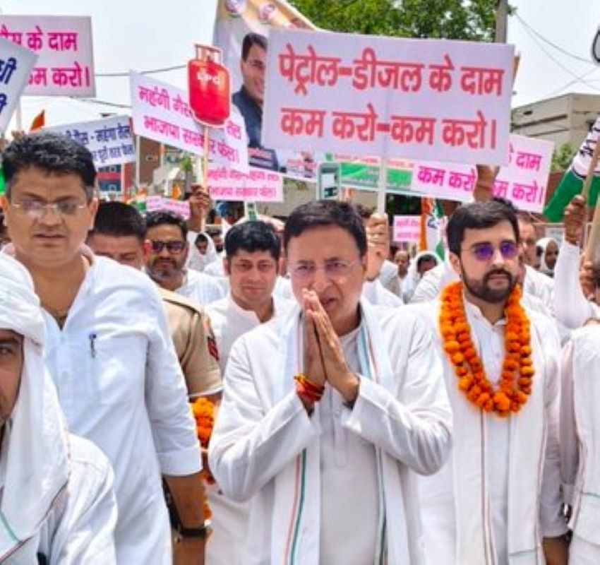 “हर रोज की लूट” पर कांग्रेस का हल्ला बोल! पेट्रोल-डीजल की बढ़ती कीमतों के खिलाफ सड़कों पर उतरे कार्यकर्ता