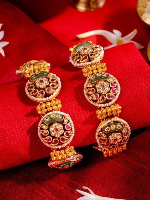 Kada Designs: शादियों के लिए परफेक्ट हैं मीनाकारी वर्क वाले ये शाही कड़े