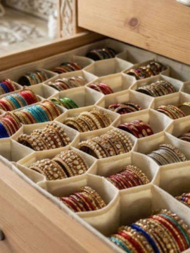 चूड़ियों को सजाकर रखने के लिए बेस्ट हैं Bangle Organiser  के ये डिजाइंस