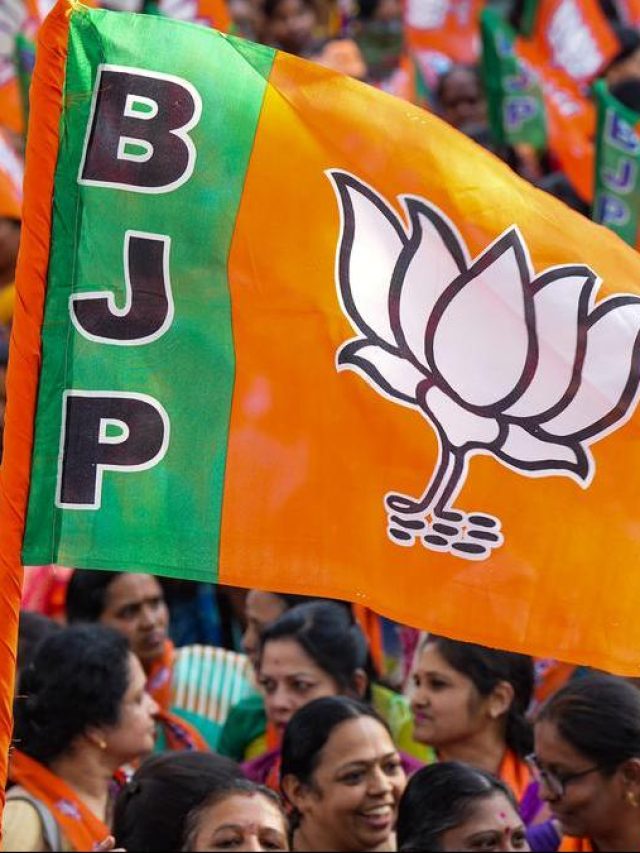 Election Results 2026: बंगाल में शानदार जीत की ओर BJP, 100 के नीचे आई TMC
