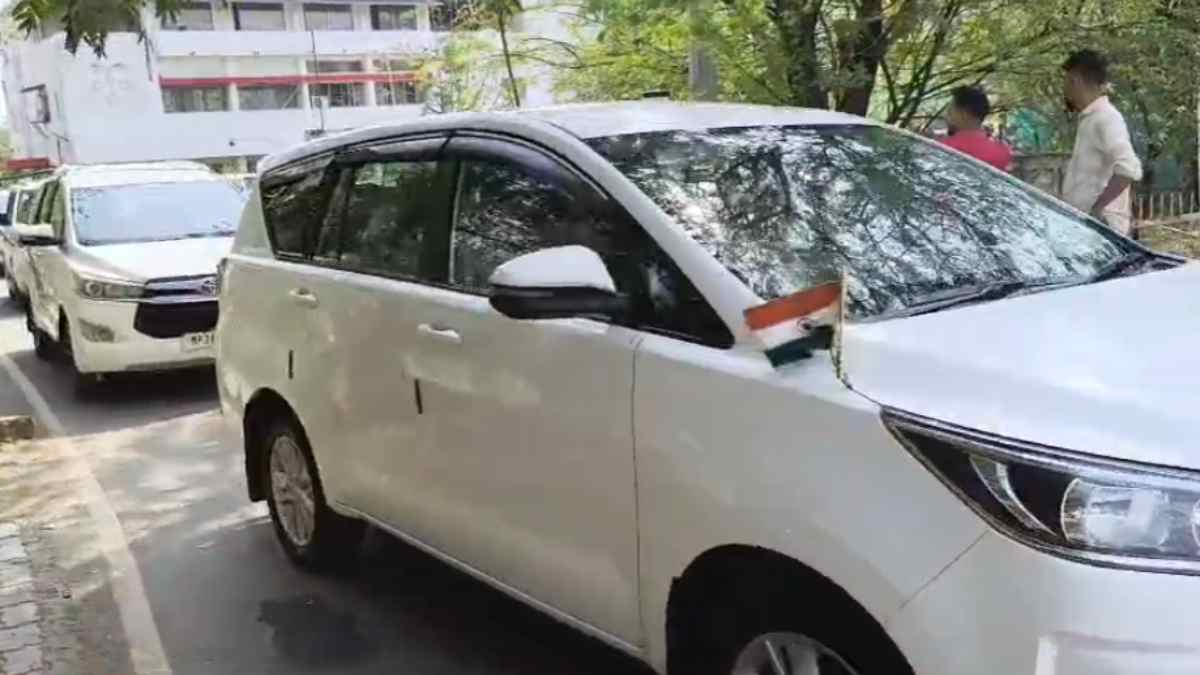 सादगी की अपील को माननीय का ठेंगा: प्रभारी मंत्री इंदर सिंह परमार के काफिले में गाड़ियों की फौज, सवाल करने पर झल्लाए