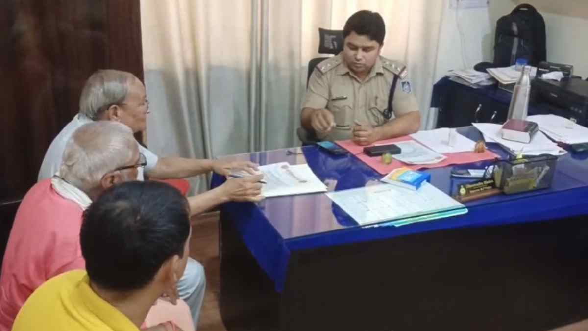 दतिया में पीतांबरा पीठ के स्टोर रूम से साड़ी ले जाने पर बवाल, प्रबंधक को मिली जान से मारने की धमकी, जांच में जुटी पुलिस