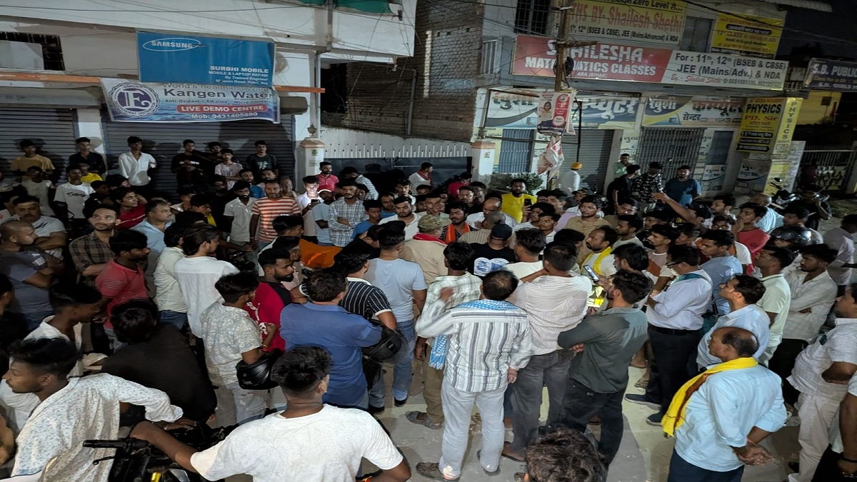 इलाज के दौरान महिला मरीज की मौत होने से नाराज परिजनों ने अस्पताल में की तोड़फोड़, डॉक्टर फरार