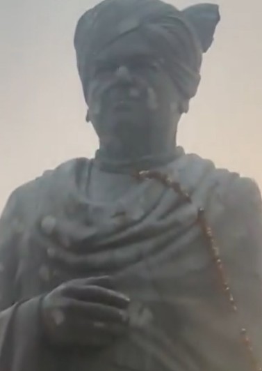 ताऊ देवीलाल की प्रतिमा पर कीचड़ फेंकने से बवाल, JJP में भारी रोष