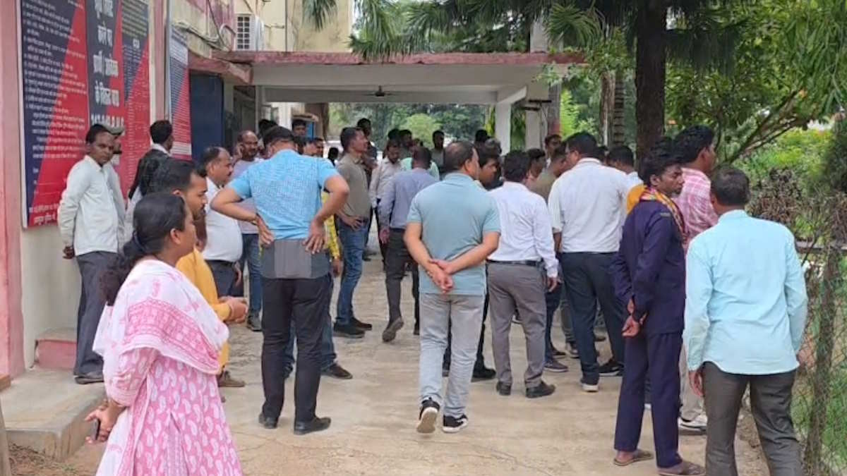 विधायक-नायब तहसीलदार विवाद अपडेट: दोनों पक्षों के खिलाफ FIR दर्ज, एक पर जमानती तो दूसरे पर गैर जमानती धाराओं में…