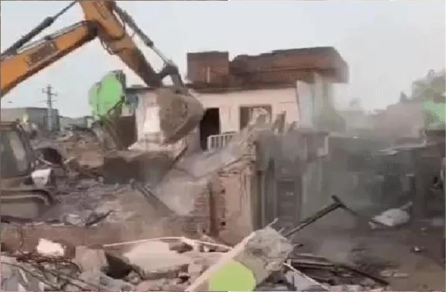 RRTS और एलिवेटेड रोड के लिए तड़के चला बुलडोजर: फरीदाबाद में मस्जिद समेत कई अवैध निर्माण ध्वस्त,रात 2 बजे से शुरू की घेराबंदी