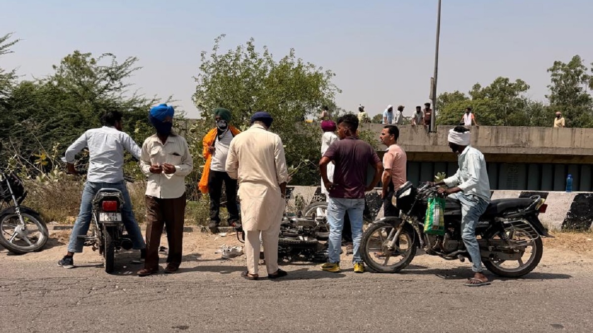 फिरोजपुर में भीषण सड़क हादसा, बाइक सवार युवक नहर में गिरा
