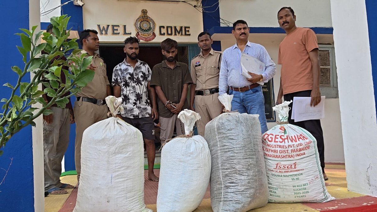 तस्करों का दुस्साहस: पुलिस को की कार से कुचलने की कोशिश, फिर खुद हो गए हादसे का शिकार, डेढ़ क्विंटल गांजा के साथ 5 आरोपी गिरफ्तार