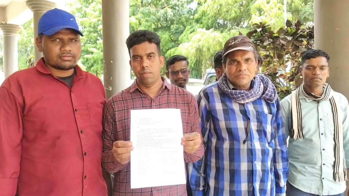 जिला अस्पताल के सुरक्षाकर्मियों ने सिविल सर्जन के खिलाफ खोला मोर्चा, गलत आरोप लगाकर काम से निकालने का लगाया आरोप, कलेक्टर से की शिकायत…