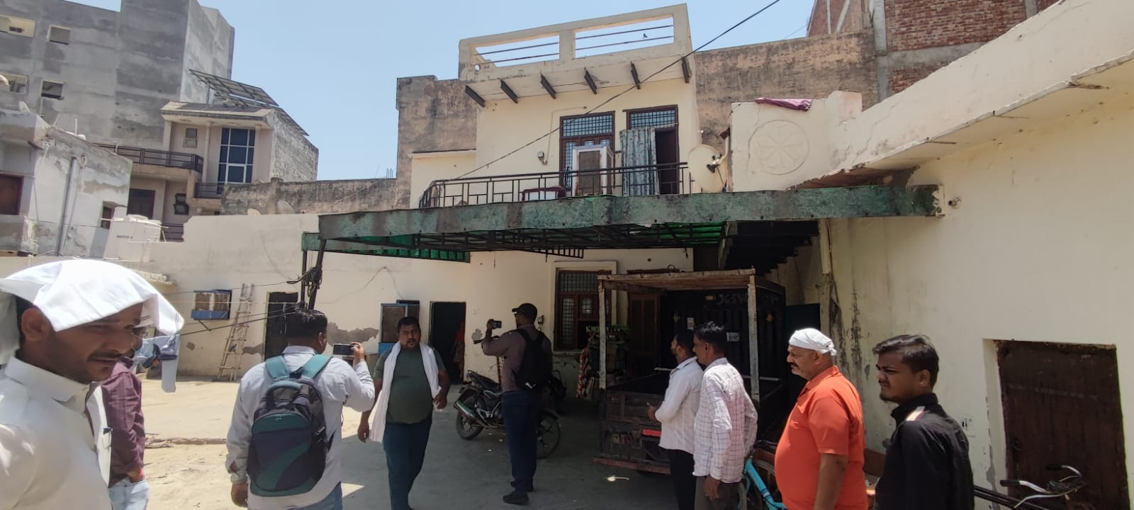गुरुग्राम पुलिस का अपराधियों के खिलाफ बड़ा एक्शन: अवैध मकान बुलडोजर से किया जमींदोज, जानें पूरा मामला