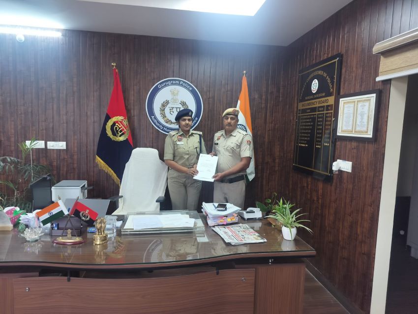 गुरुग्राम: स्नैचर और बाइक चोर दबोचने वाले पुलिसकर्मियों को मिला सम्मान, DCP मानेसर ने थपथपाई पीठ