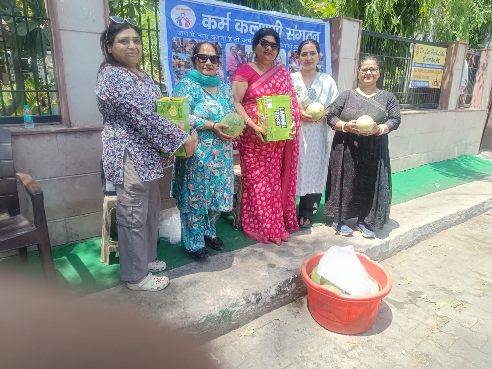 हिसार: कर्म कल्याणी वेलफेयर सोसायटी ने की पेयजल वितरण, राहगीरों को मिली राहत