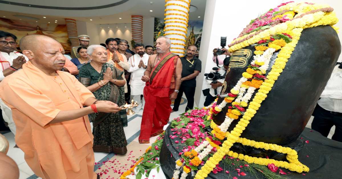 संस्कृति, स्वाभिमान और सनातन चेतना का सशक्त संगम… ‘सोमनाथ संकल्प महोत्सव’ में शामिल हुईं राज्यपाल, CM योगी भी रहे मौजूद