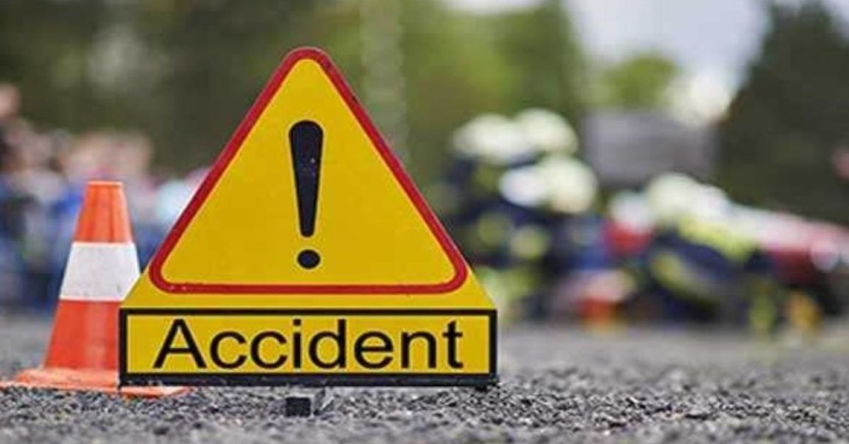 मौत का सफर : खाई में जा गिरी तेज रफ्तार कार, एक की मौत, दो गंभीर रूप से घायल