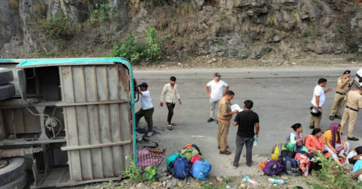 ऋषिकेश-बद्रीनाथ नेशनल हाईवे पर पलटी बस, UP की एक महिला समेत 7 घायल