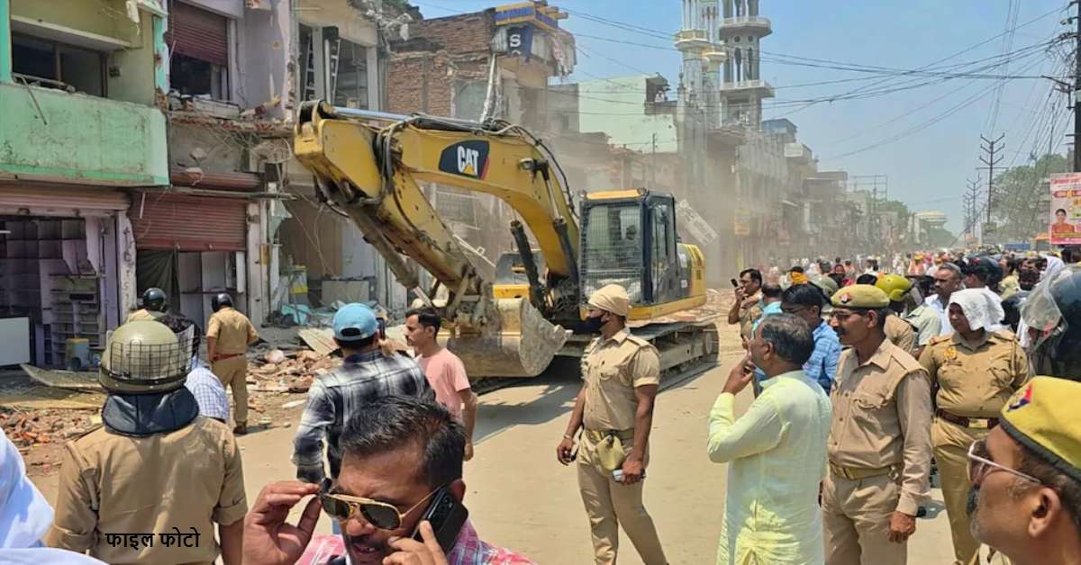 विकास ठीक है, लेकिन विस्थापितों की व्यवस्था भी जरूरी… मुगलसराय में चला बुलडोजर, व्यापारियों ने उठाई पुनर्वास की मांग