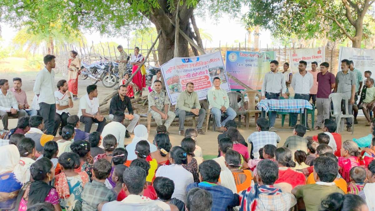 सुशासन तिहार : बाइक से दुर्गम पहाड़ों तक पहुंचे कलेक्टर-एसपी, चौपाल लगाकर ग्रामीणों की समस्याओं का किया समाधान
