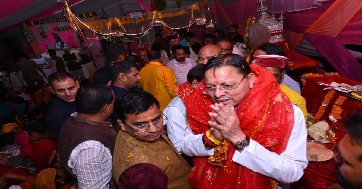 श्रीमद्भागवत कथा में प्रतिभाग कर क्षेत्रवासियों के साथ CM धामी ने आध्यात्मिक वातावरण का किया अनुभव, कहा- अनुश्रवण मनुष्य की बुद्धि और…