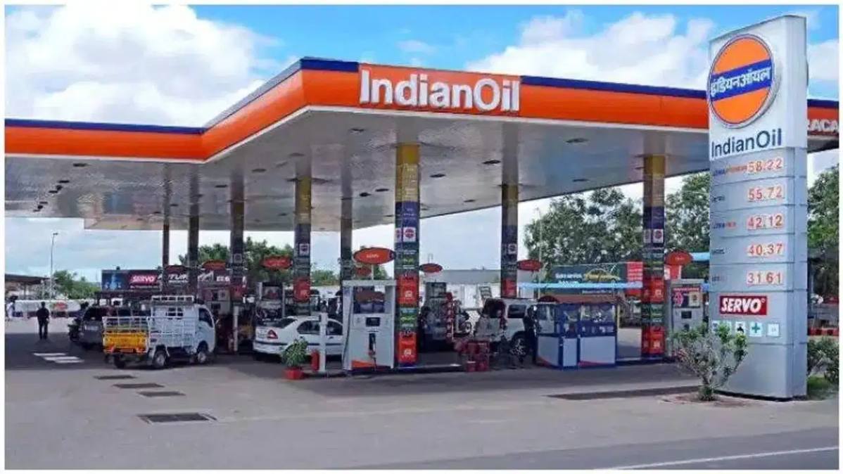 महाराष्ट्र में पंपों पर ‘नो स्टॉक’ के बोर्ड; तेल के लिए उमड़ा जनसैलाब