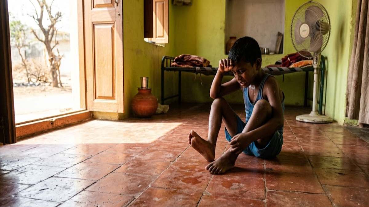 गर्मी से तप रहा है घर का फर्श, इन तरीकों को अपना कर करें ठंडा …
