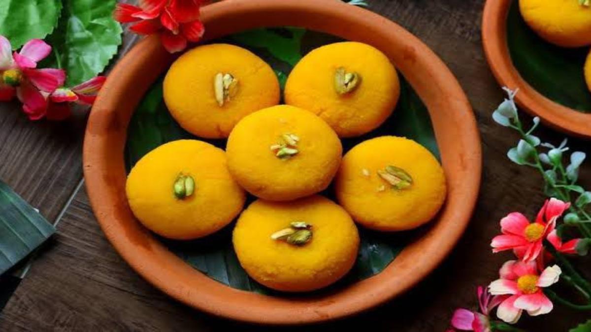 आप भी हैं आम के शौकीन, तो घर पर बनाएं बंगाली मिठाई ‘मैंगो संदेश’ …