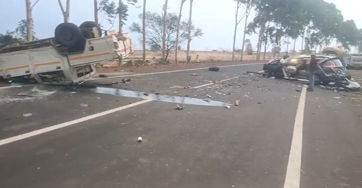 MP भीषण सड़क हादसे में 2 मौत, 4 घायलः जबलपुर अमरकंटक मार्ग पर कार और मालवाहक में सीधी टक्कर