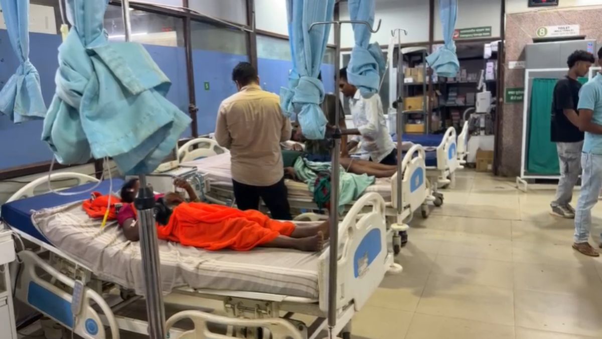 CG Accident News : बारातियों से भरी पिकअप पलटी, एक की मौत, 8 घायल