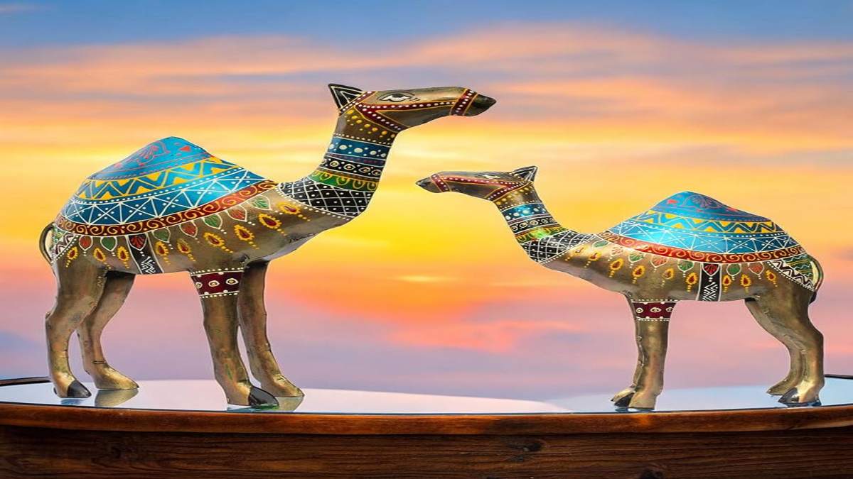 Feng Shui Camel : नकारात्मकता को दूर करके रिश्तों में मिठास व करियर में दिलाता है सफलता फेंगशुई ऊंट …