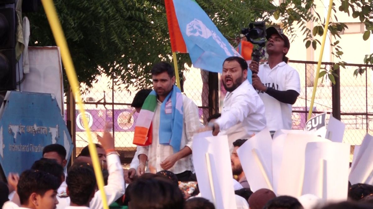 छात्र संघ चुनाव की मांग को लेकर NSUI ने किया मुख्यमंत्री निवास का घेराव, कार्यकर्ताओं और पुलिस के बीच हुई झड़प