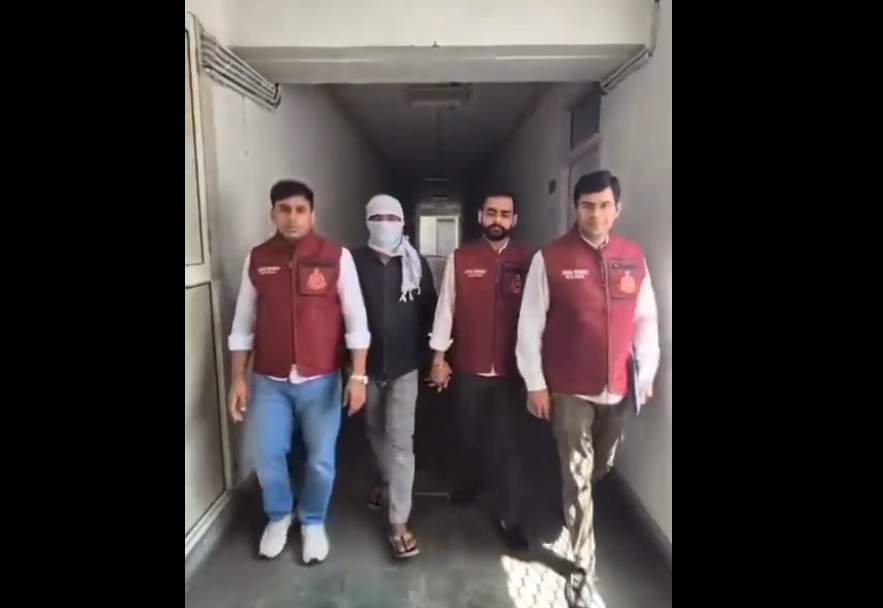 दिल्ली में नकली सीमेंट का बड़ा खुलासा: दो फैक्ट्रियों पर छापा, सैकड़ों बोरी फर्जी सीमेंट बरामद
