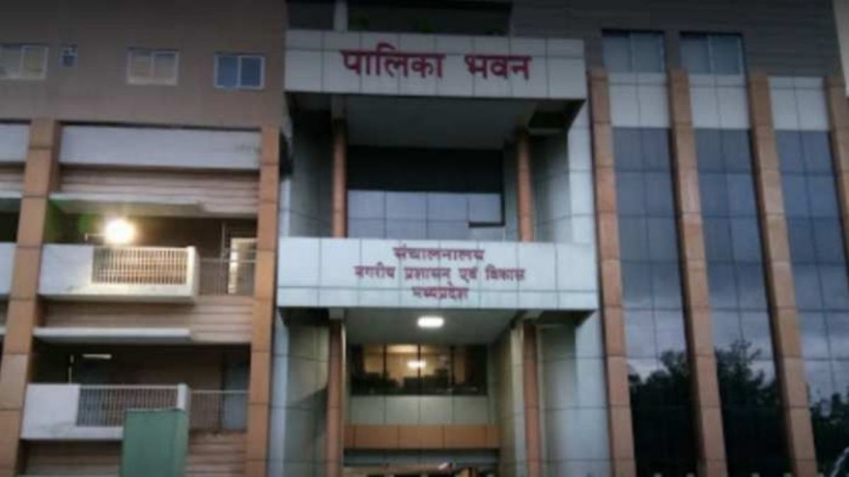 ACS की फटकार के बाद एक्शनः सीवरेज- पेयजल कार्यों में लापरवाही पर PHE के EE समेत 4 अफसर निलंबित, आयुक्त के वेतन काटने के निर्देश