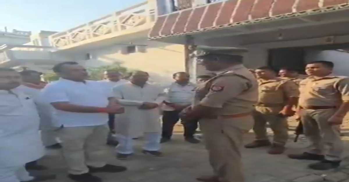 UP में ‘तानाशाह’ सरकार! पूर्व प्रधान की हत्या के बाद परिजनों से मिलने जा रहे कांग्रेसी नेताओं को पुलिस ने रोका, ये कहां का सुशासन है योगी जी?