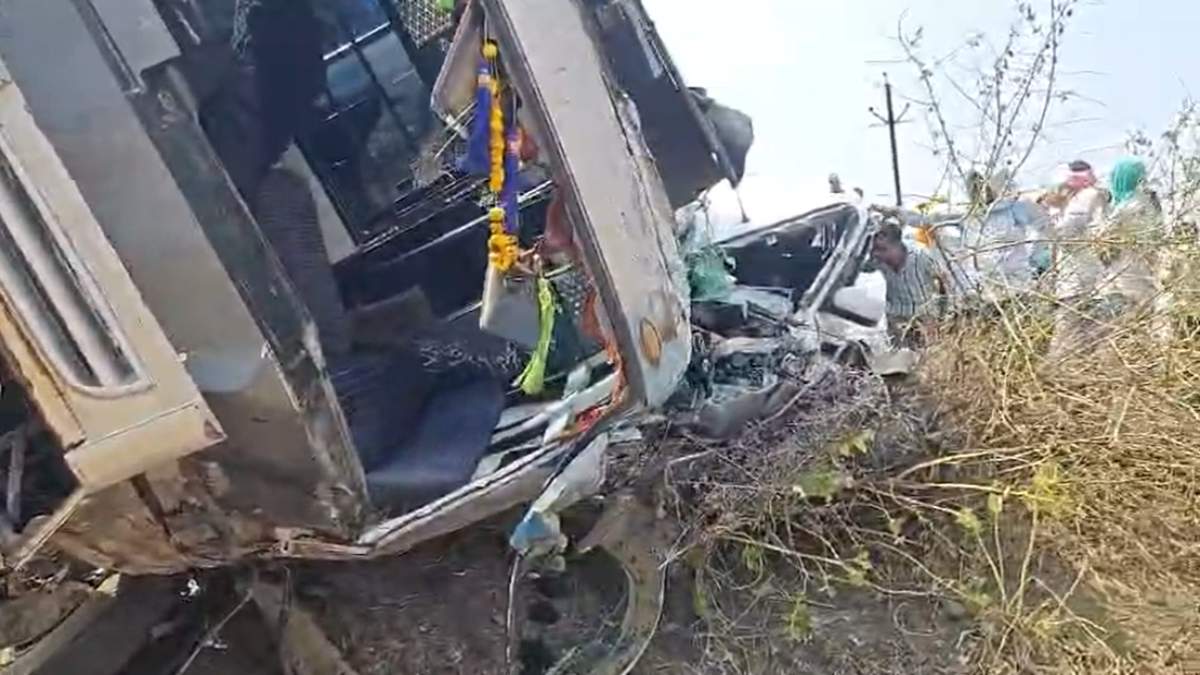 बड़ा हादसा टलाः कमानी पट्टा टूटने से बस हुआ बेकाबू, चार पहिया वाहन से भिड़ी, कोई जनहानि नहीं