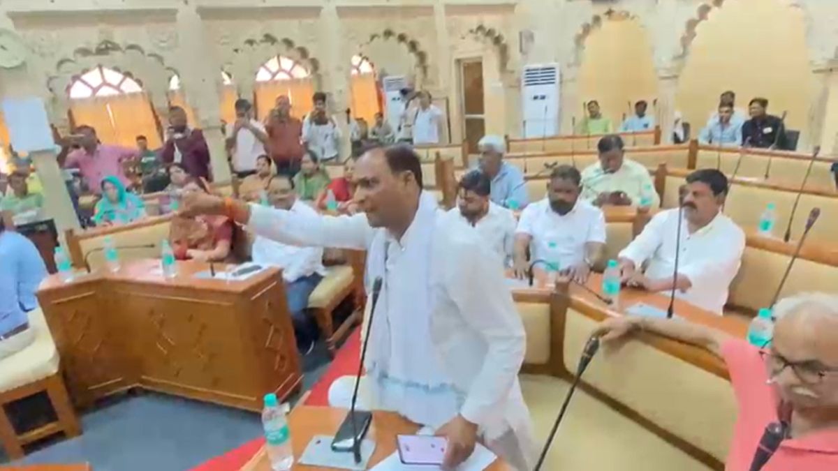 नगर निगम: लाइव ‘कॉल टेस्ट’ में अधिकारियों की खुली पोल, पार्षदों के फोन नहीं उठाने पर मचा हंगामा