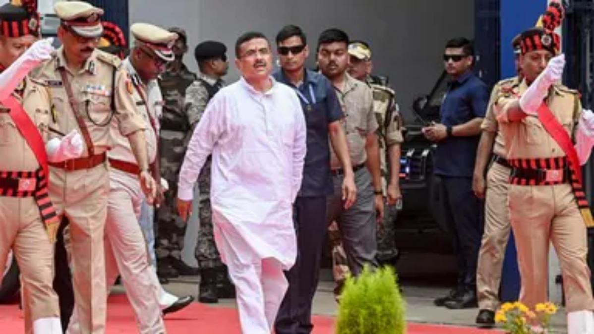 पीएम की अपील का बंगाल सरकार पर भी दिखा असर, शुभेंदु अधिकारी ने काफिले में गाड़ी आधा करने का दिया आदेश