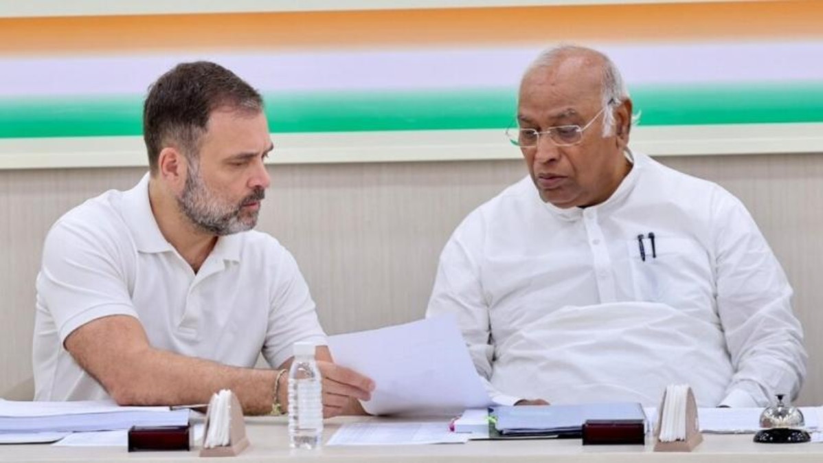 केरल के CM के नाम पर कल 11 बजे लगेगी मुहर, IUML ने कहा- कांग्रेस के अंतिम फैसले के बाद ही अपना रुख तय करेगी