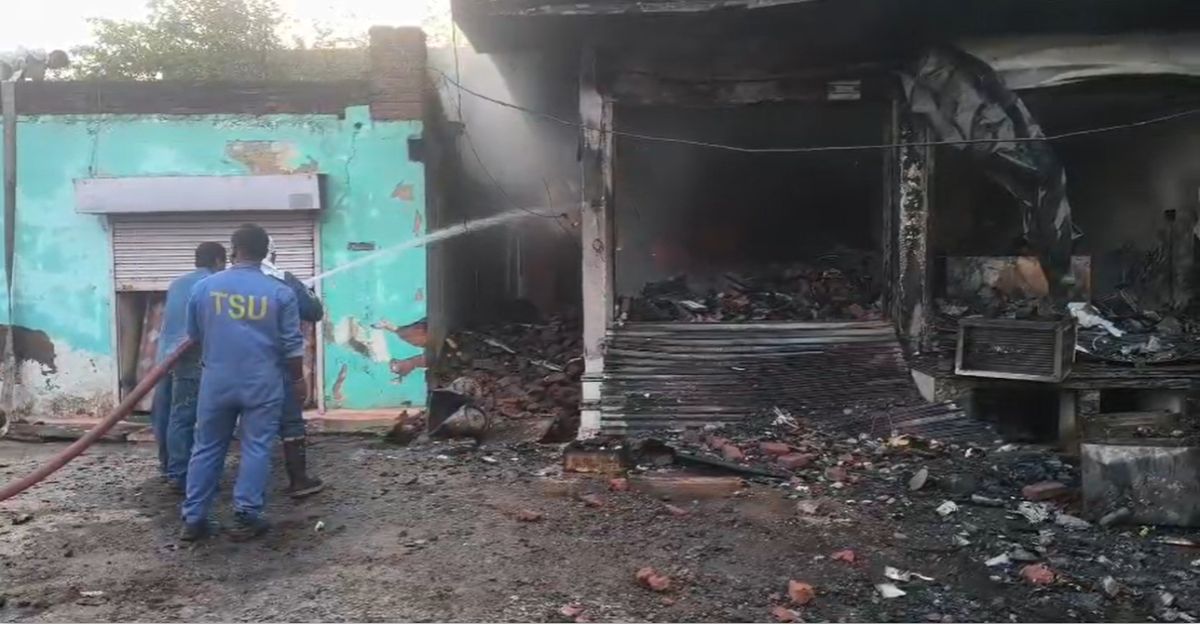 ग्वालियर के डबरा में भीषण आग: AC-फ्रिज की दुकान में एक के बाद एक 20 ब्लास्ट, खिड़की से कूदकर बची जान