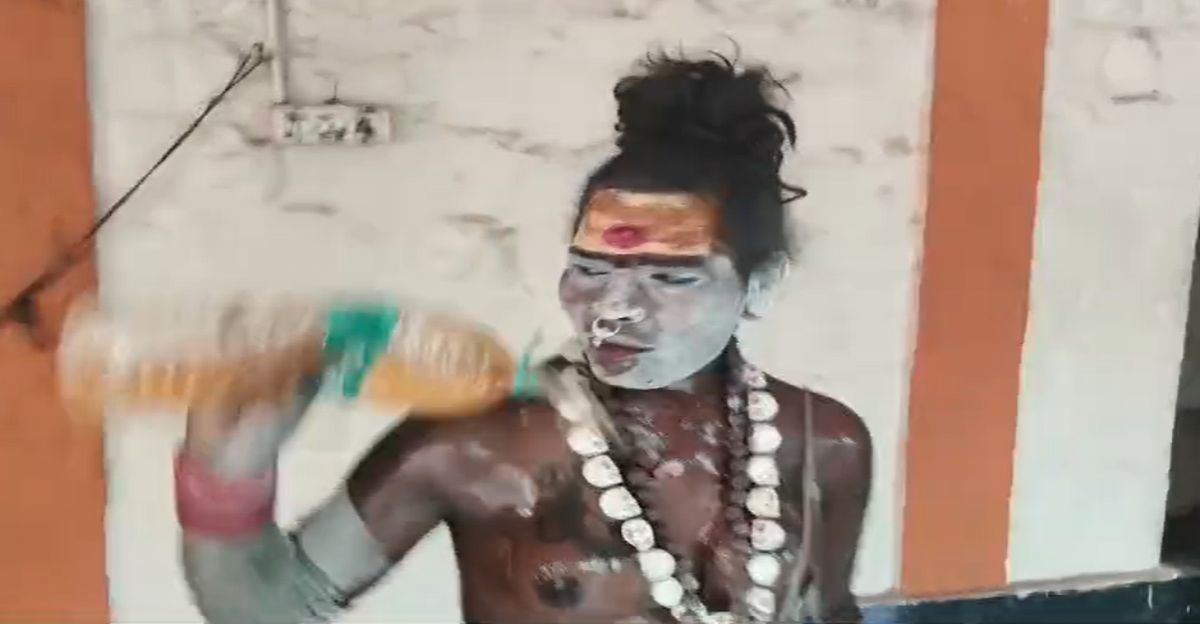 बड़ी खबरः गढ़कालिका मंदिर में हंगामा, साध्वी ने किया आत्मदाह का प्रयास, आरती के दौरान पुजारी-गार्ड्स से हुआ था विवाद, दोनों पक्षों में राजीनामा
