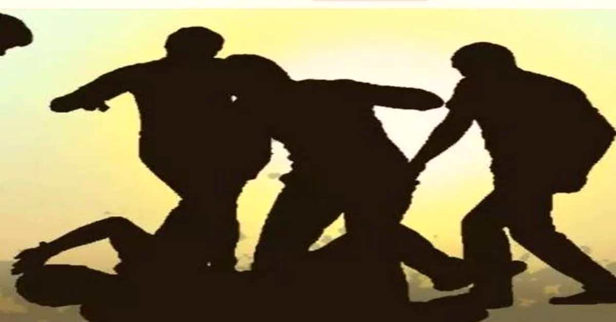 भाजपा’राज’ में गुंडाराज! बाल्टी छूने पर दलित पिता-पुत्र की पिटाई, थूक चटवाया, जूते में पानी भरकर पिलाया, ऐसे ‘रामराज’ लाएंगे योगी जी?