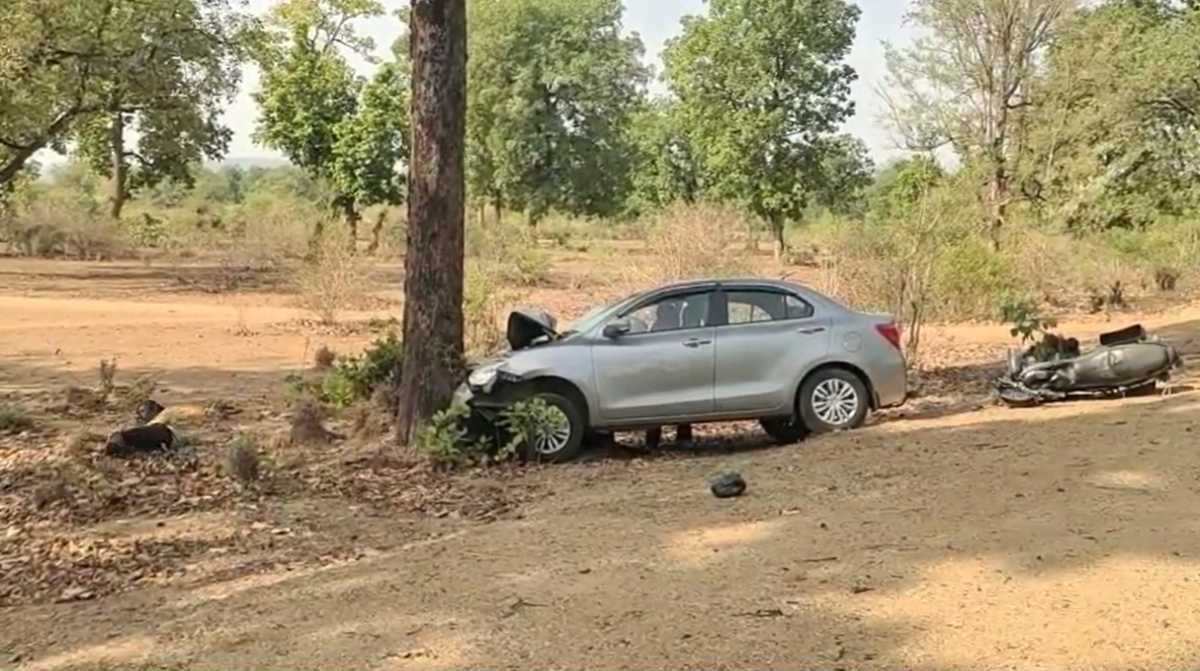 कार और बाइक की आमने-सामने भिड़ंतः हादसे में 2 लोगों की मौत, समय पर इलाज न मिलने का आरोप