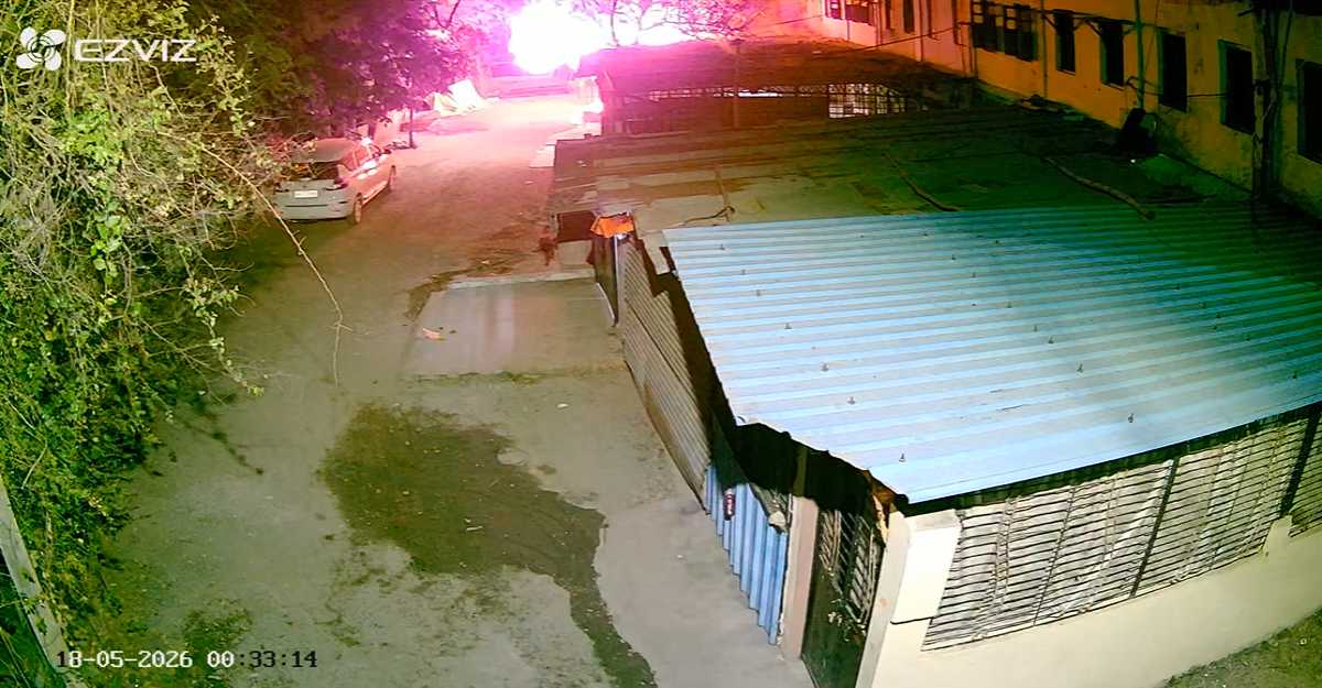 डिस्पोजल गोदाम में लगी आग, लाखों का सामान जलकर खाक, CCTV में कैद हुआ आग लगाता संदिग्ध युवक