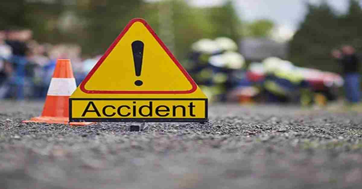 रफ्तार का कहर, कार ने बाइक को मारी जोरदार टक्कर, फिर…