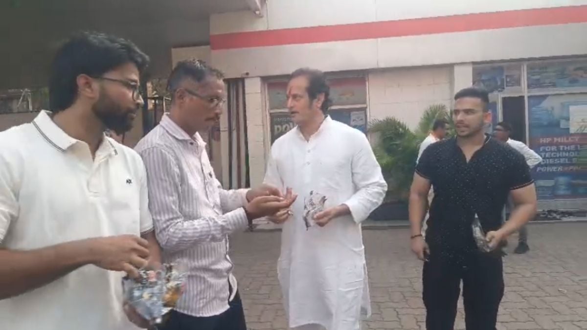 महंगाई और आर्थिक संकट को लेकर NSUI का प्रदर्शन, आम जनता को ‘मेलोडी’ चॉकलेट बांटकर केंद्र सरकार पर साधा निशाना