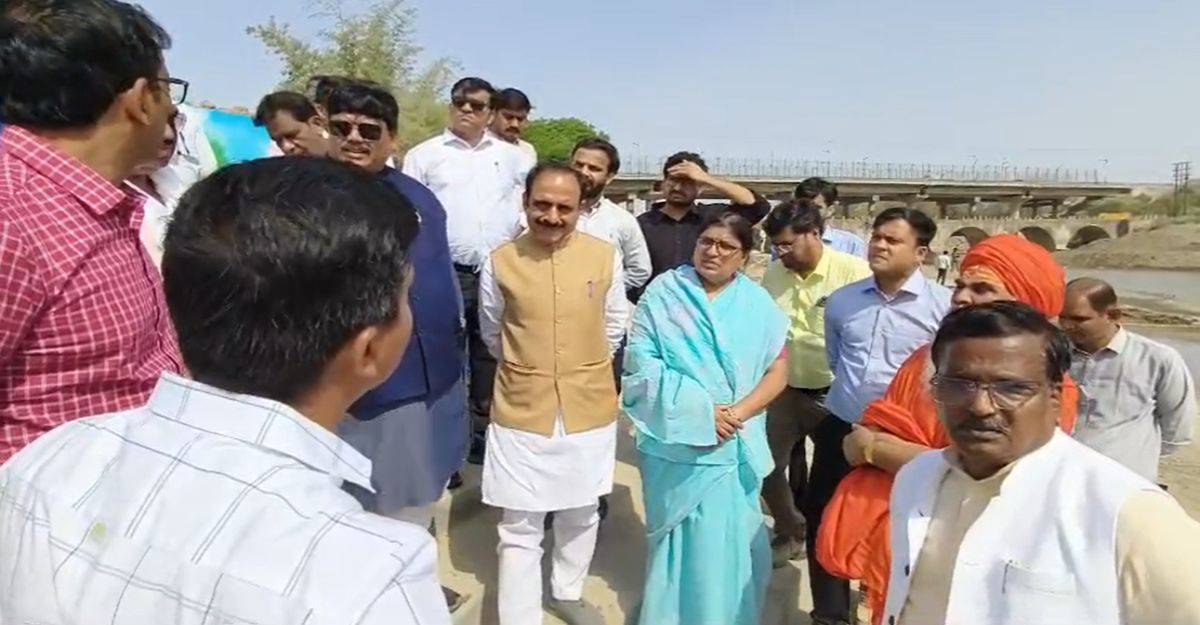 उज्जैन सिंहस्थ 2028ः अधिकारियों ने जनप्रतिनिधियों संग कान्ह डायवर्जन परियोजना, घाट, ब्रिज और सड़क निर्माण का लिया जायजा, तय समय सीमा से पहले पूरे होंगे कार्य